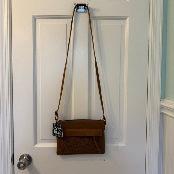 Zoe Blu Handbags - Tan Leather Crossbody Bag with Structured Design